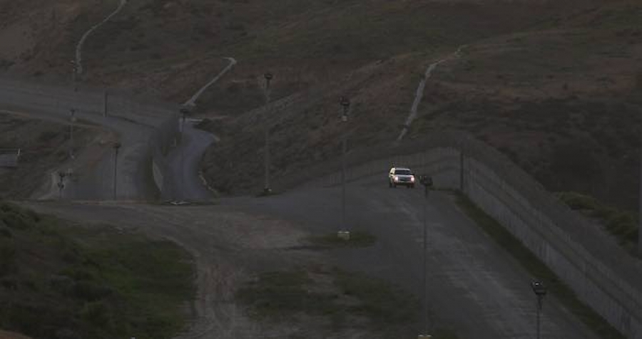 Dos niñas migrantes de 13 y 15 años son abandonadas por traficantes, sin agua, en desierto de Texas