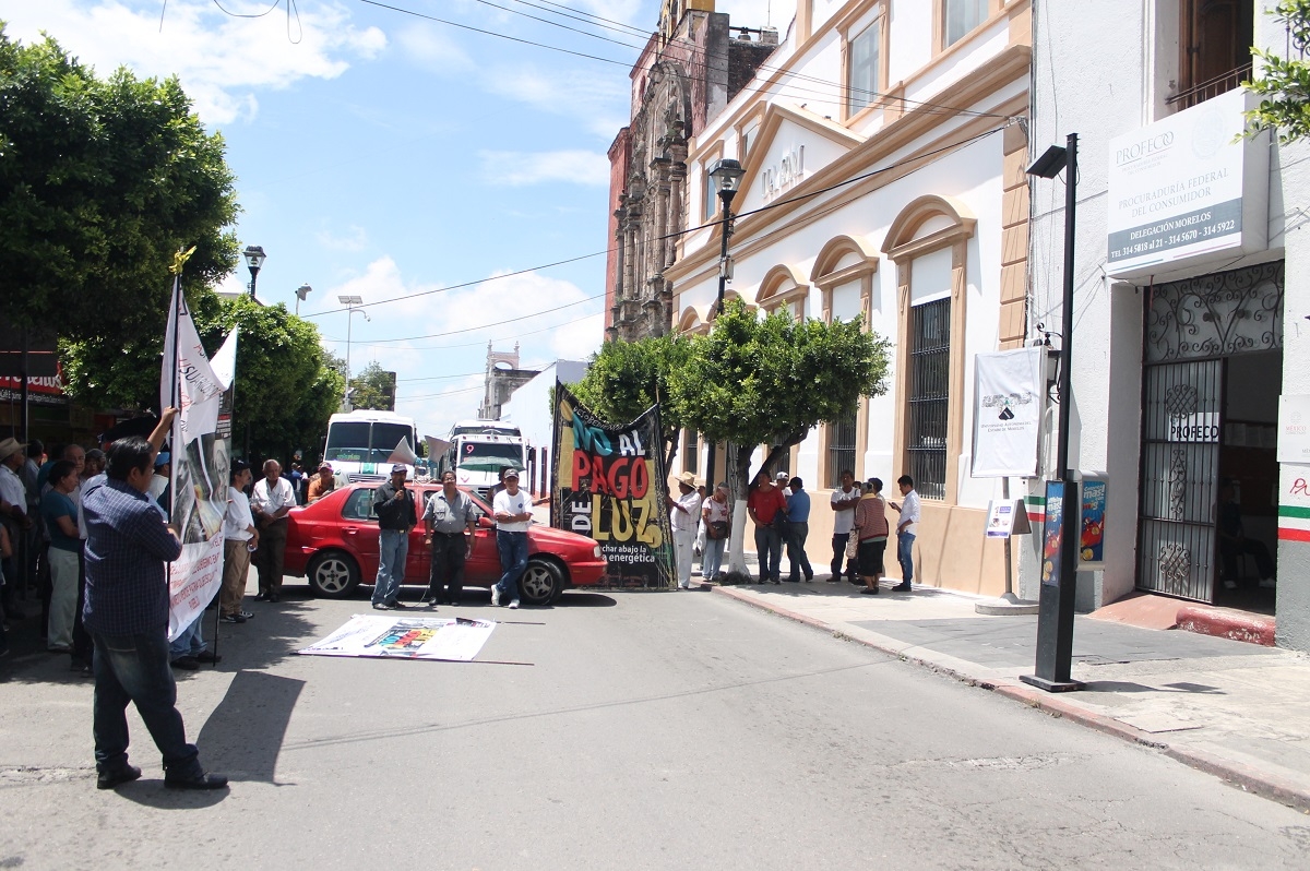 Enésima protesta contra la CFE provocó el cierre de calles