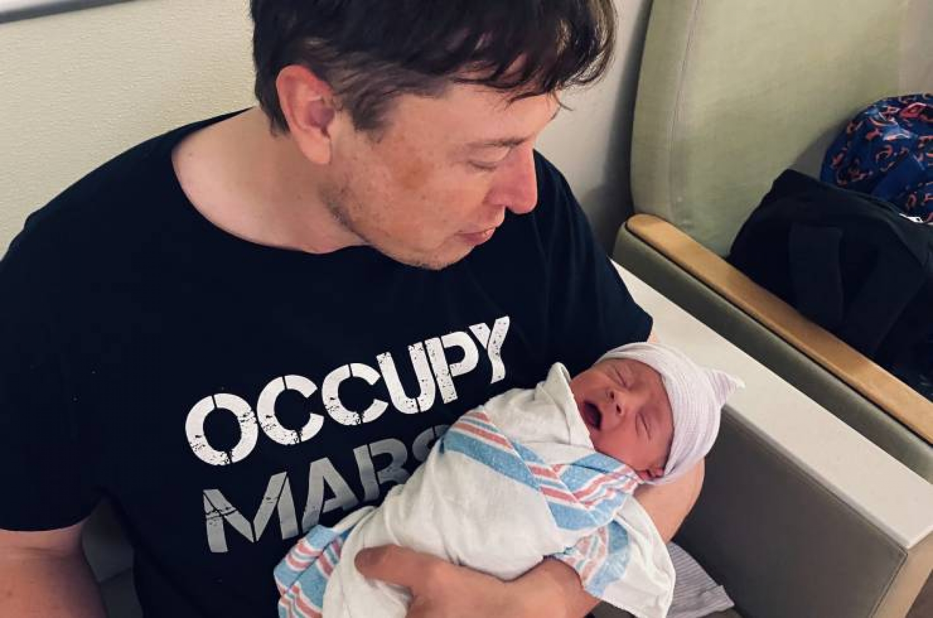 ¿Qué significa el nombre del hijo de Elon Musk y Grimes? La explicación no es sencilla