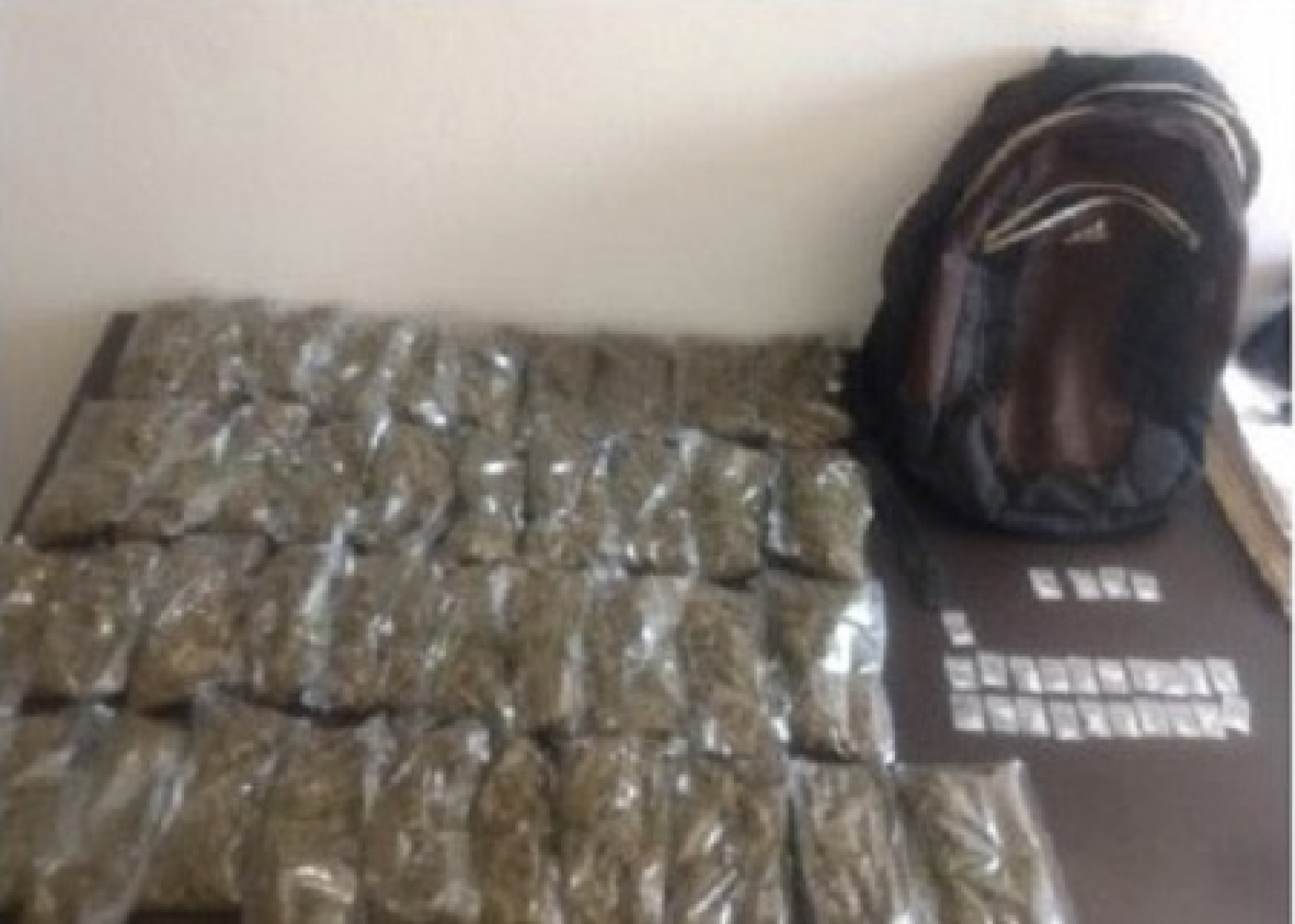 Atrapan a dos individuos con droga en Jojutla
