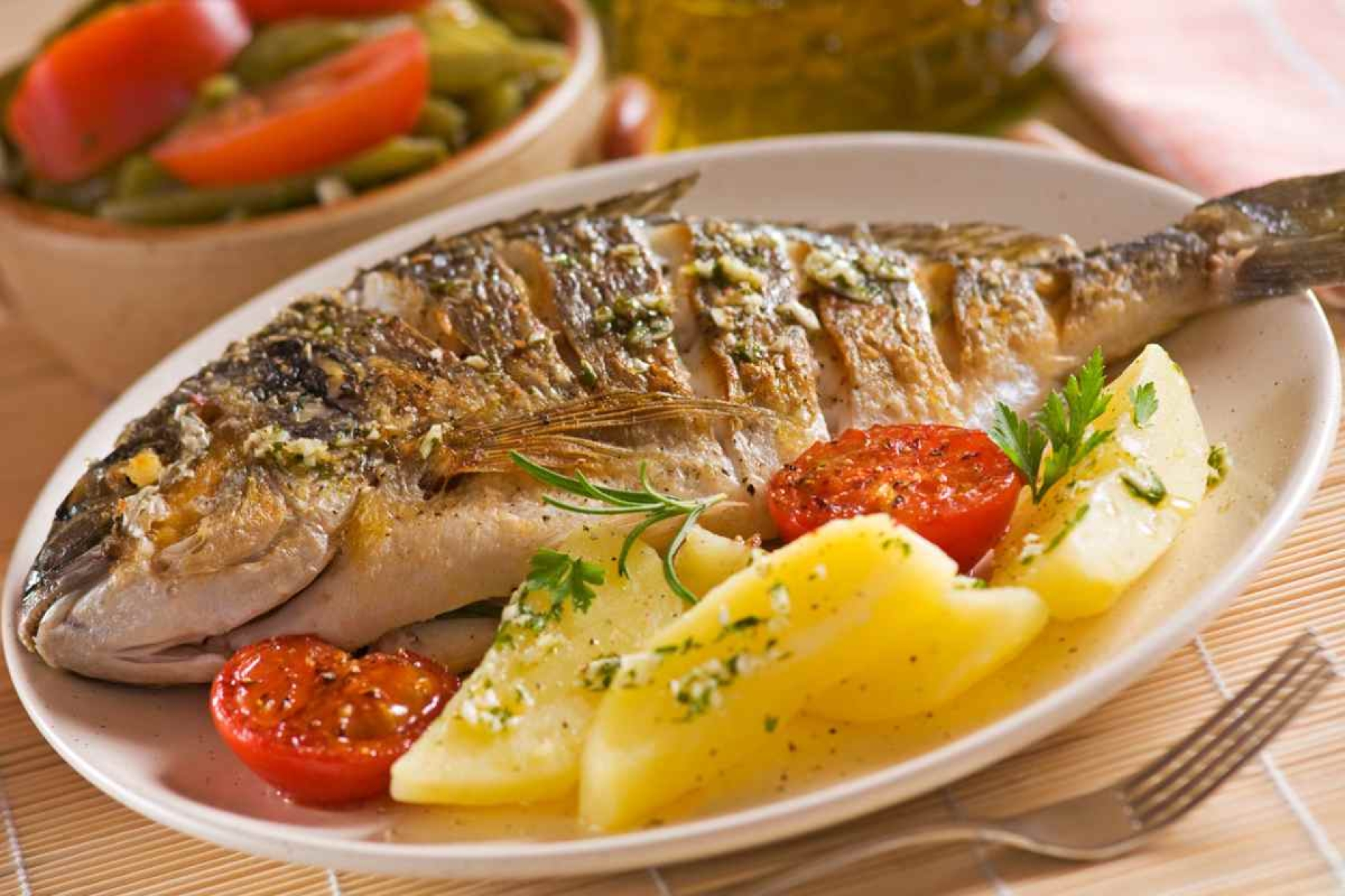 Pescado al mojo de ajo, perfecto para la temporada de Semana Santa