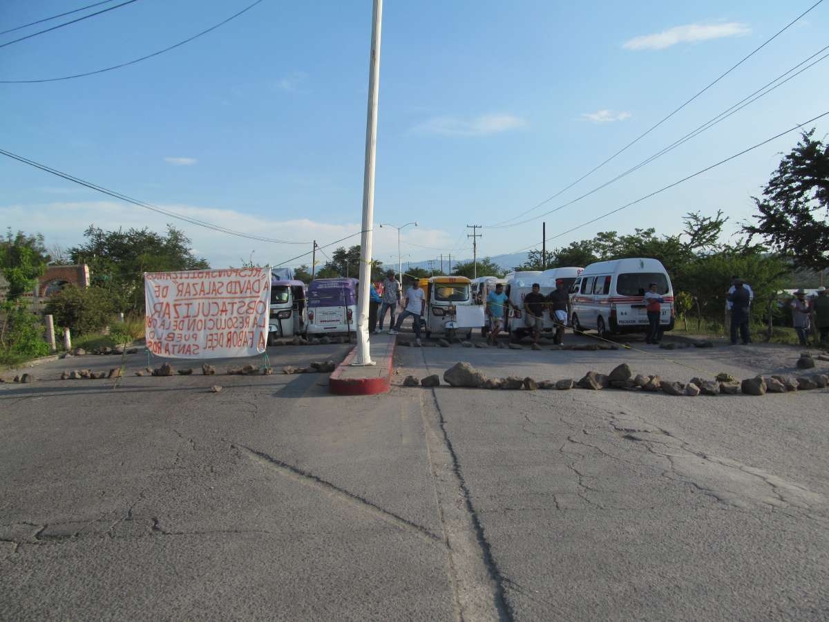 Mantienen bloqueo en carretera Zapata-Zacatepec