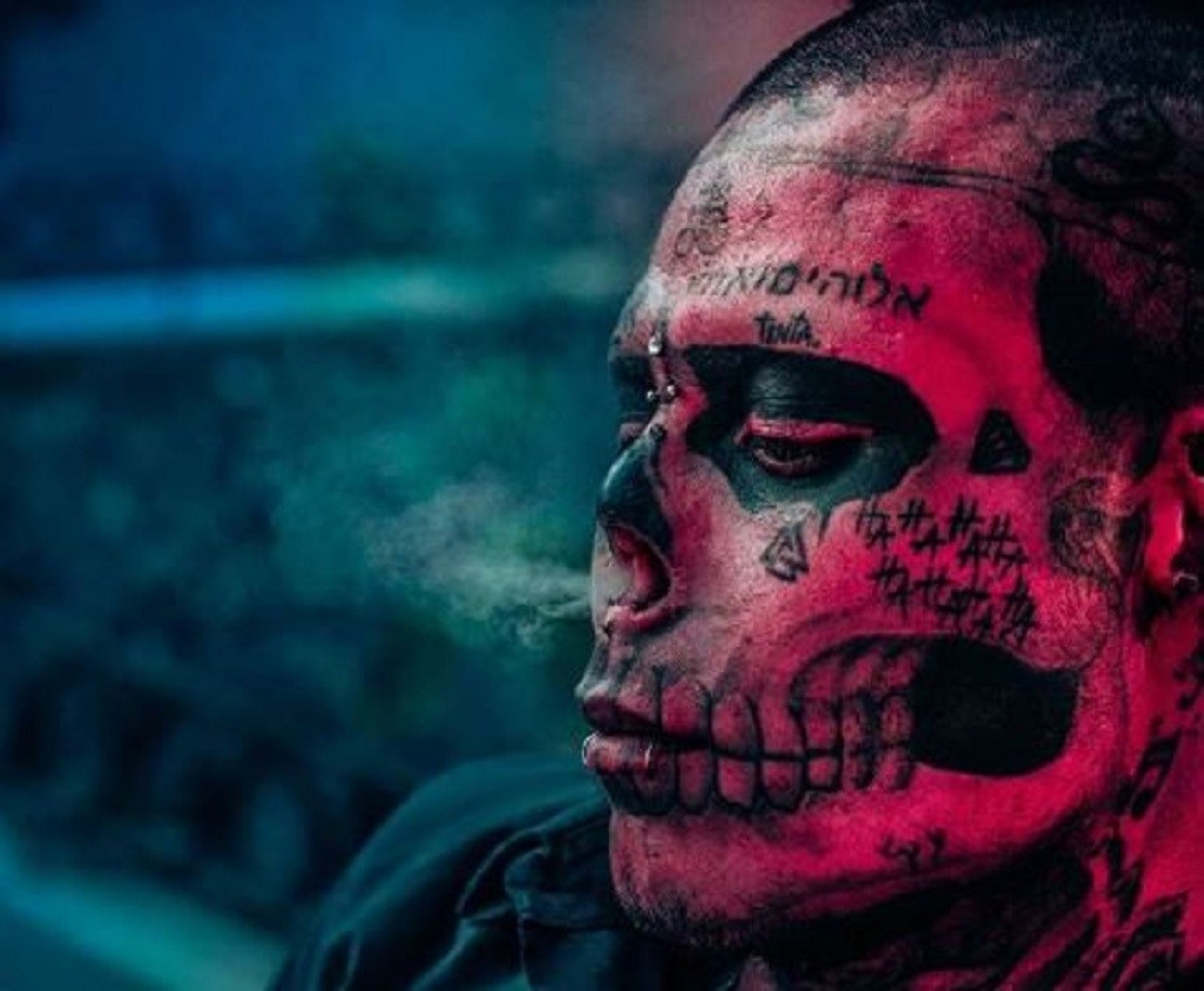 Se quitó la nariz y las orejas para parecer calavera