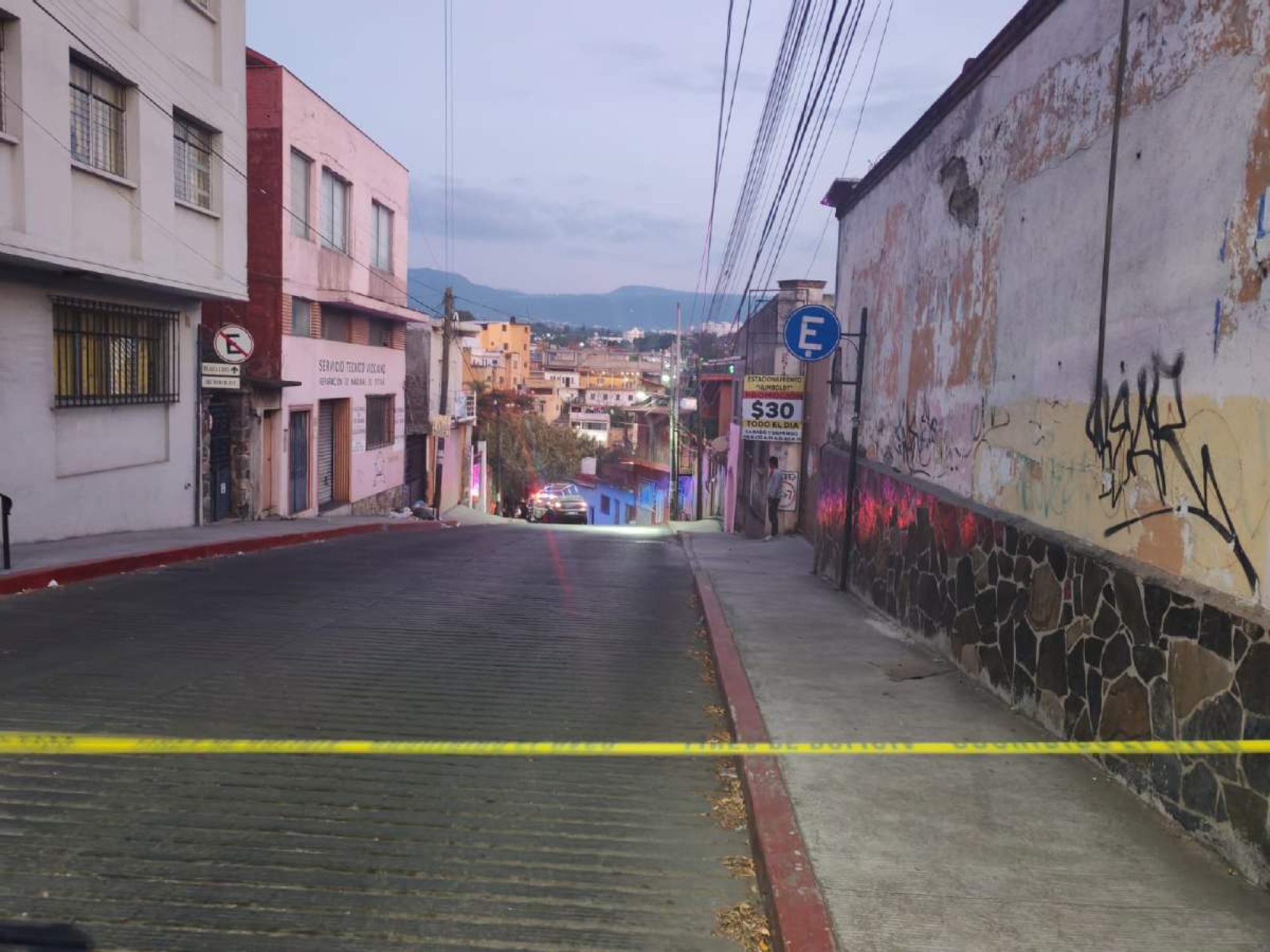 Hieren a dos hombres en Cuernavaca
