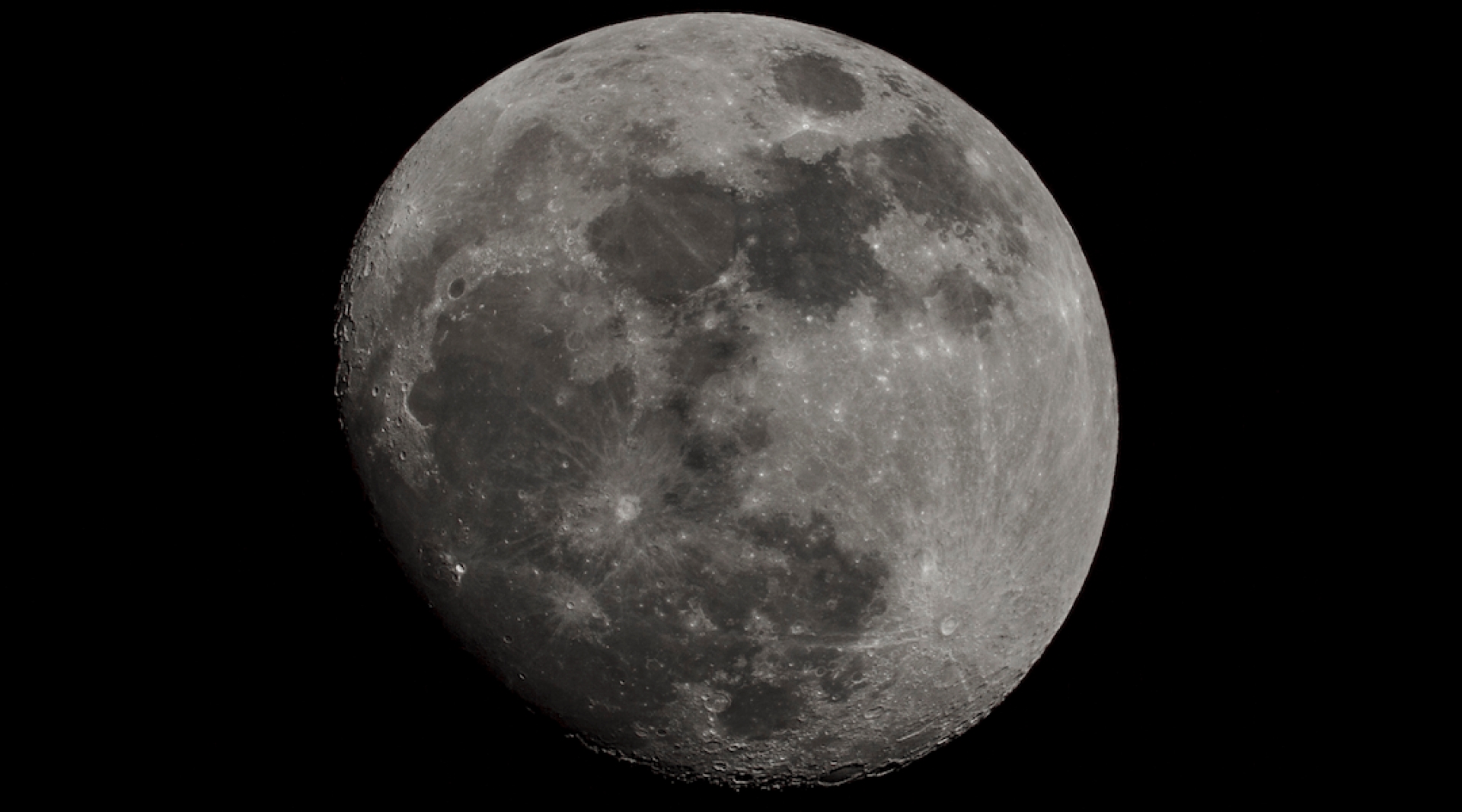 Descubren que la Luna era habitable hace 4 mil millones de años y pudo tener vida simple
