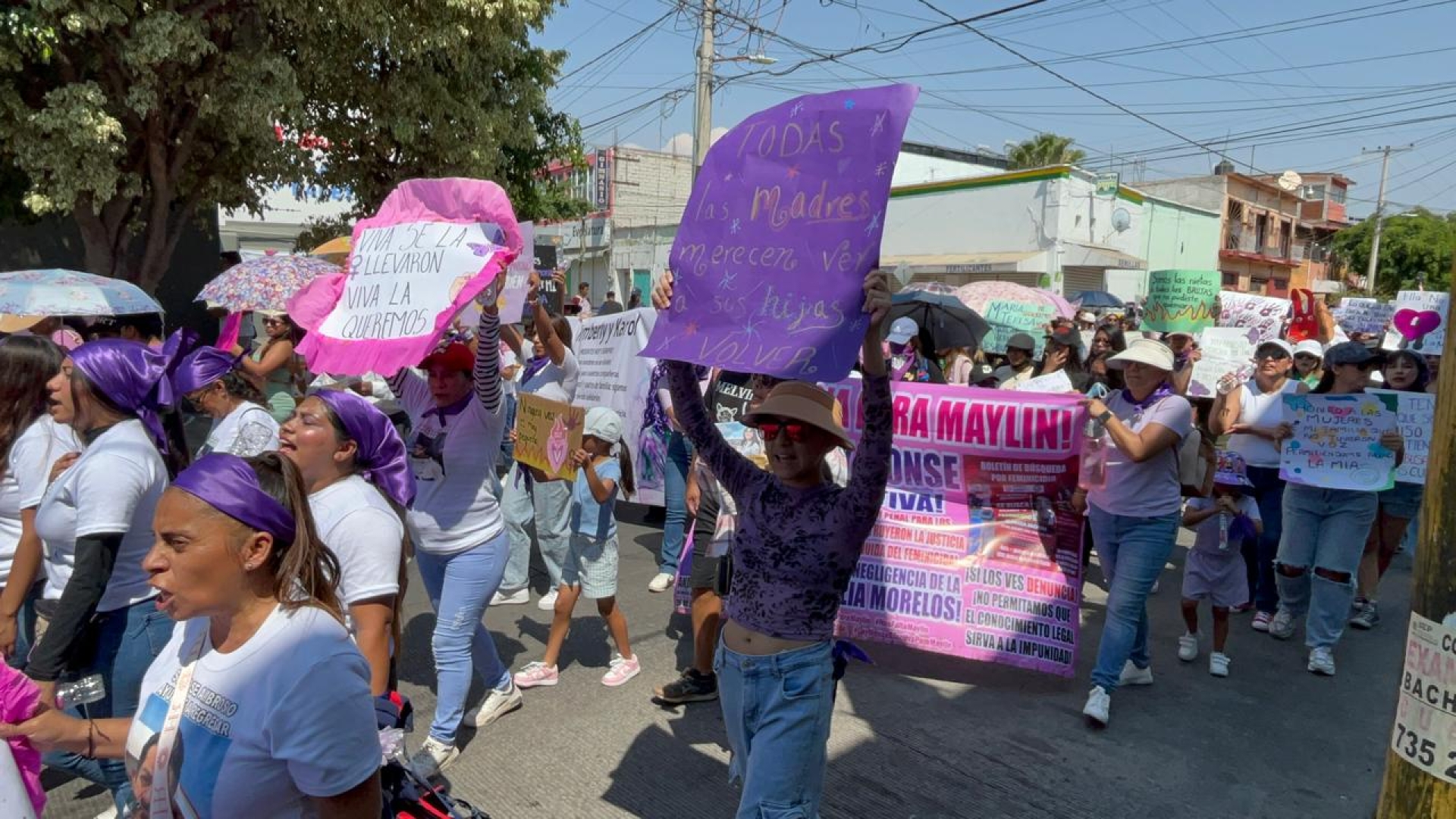 Marchan en Cuautla por el Día Internacional de la Mujer