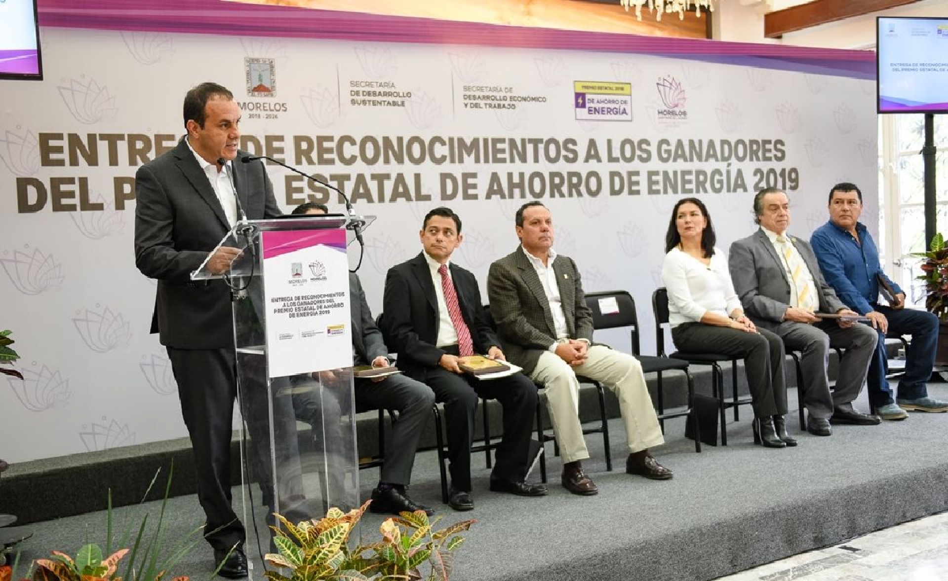Entrega Cuauhtémoc Blanco Premio Estatal de Energía 2019