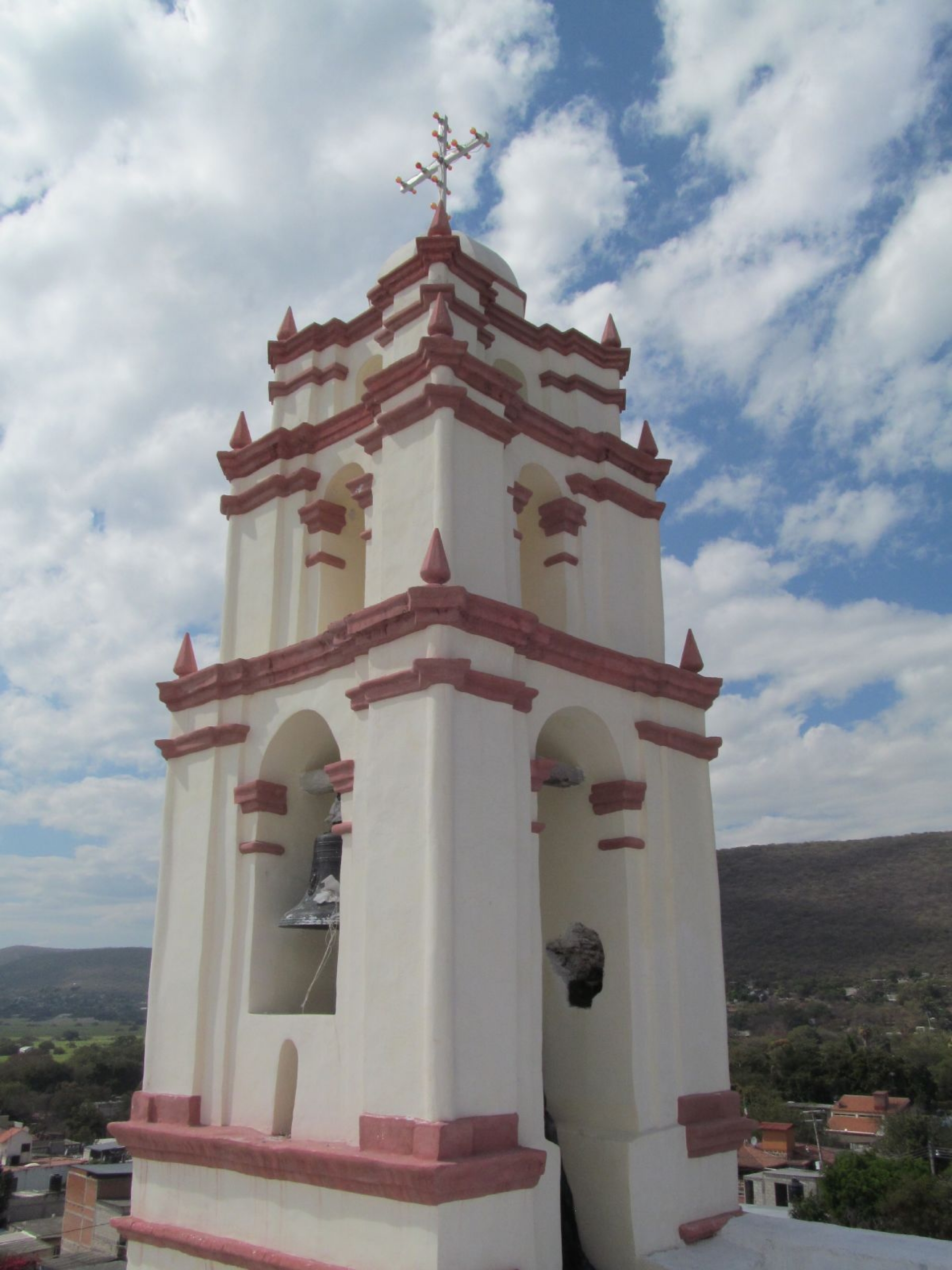 Vecinos de Tetelpa ya quieren colocar la campana en la parroquia