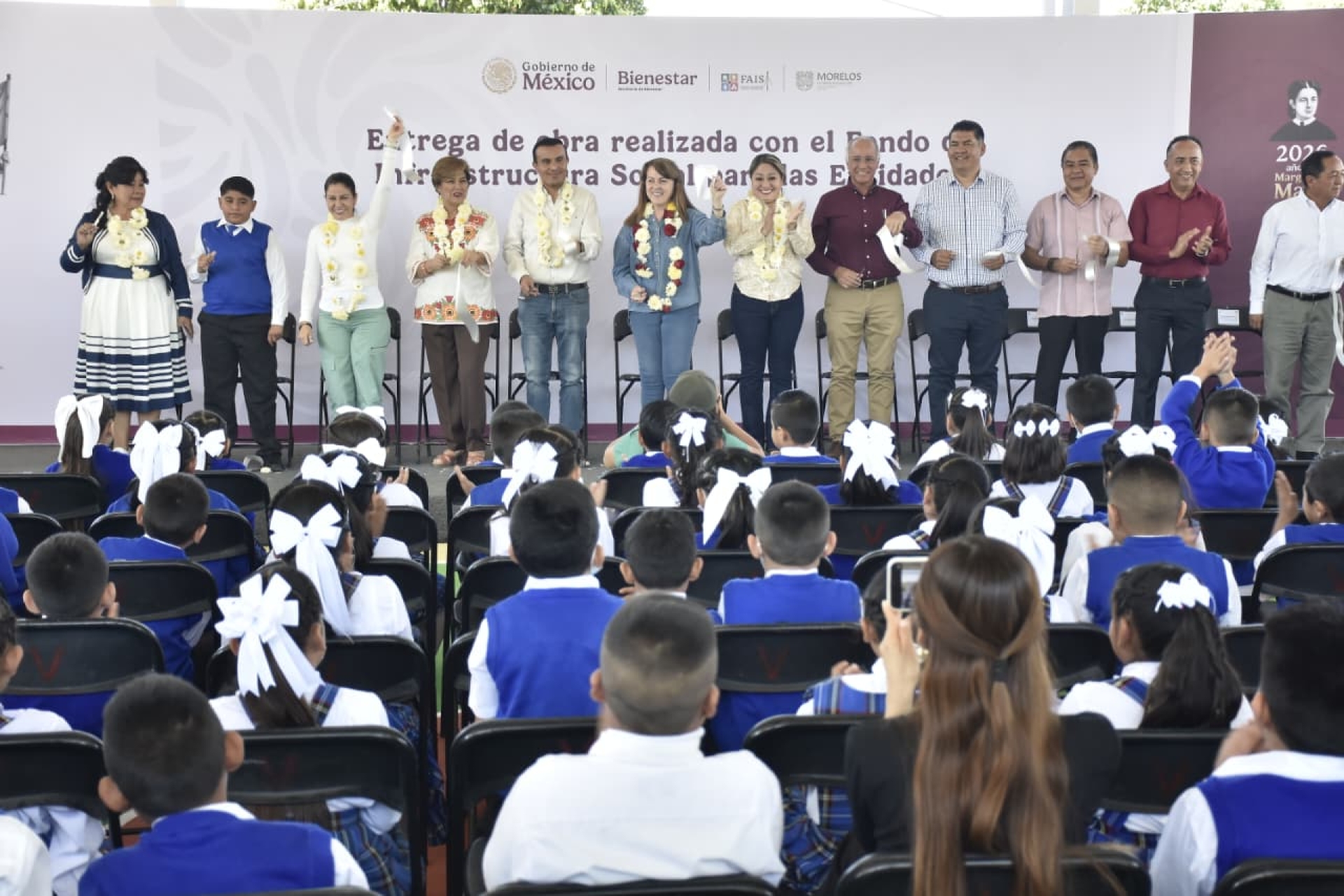 Inaugura gobernadora techumbre metálica en primaria 'Adolfo López Mateos' en Xalostoc, Ayala