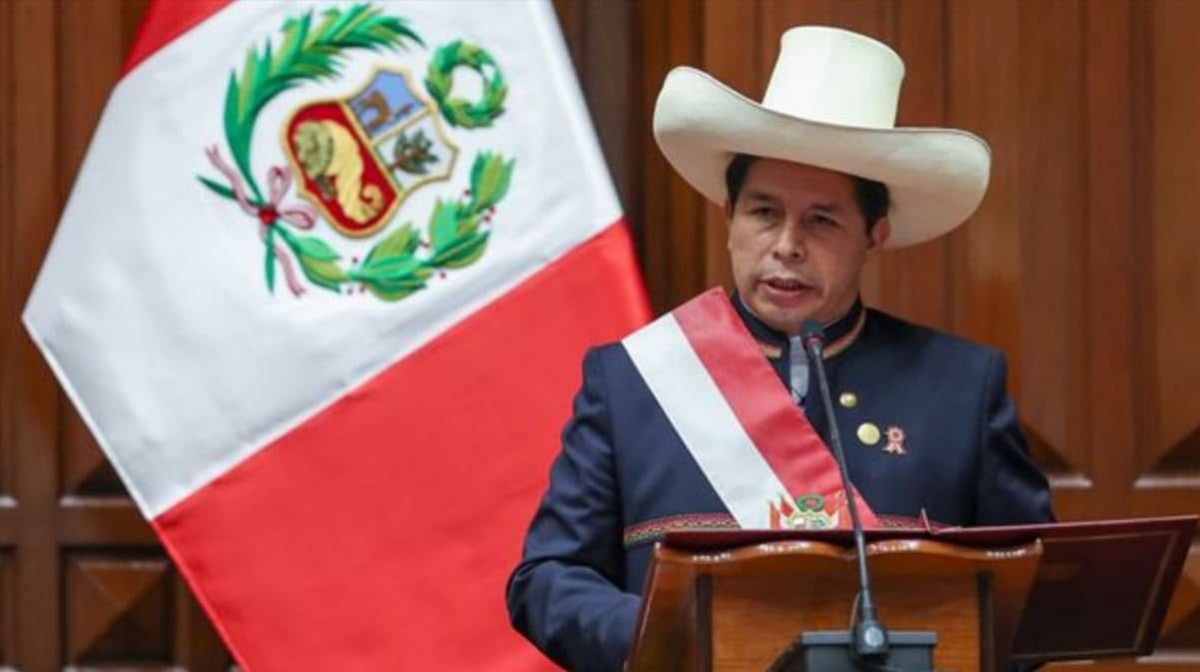 Pedro Castillo asume la presidencia de Perú