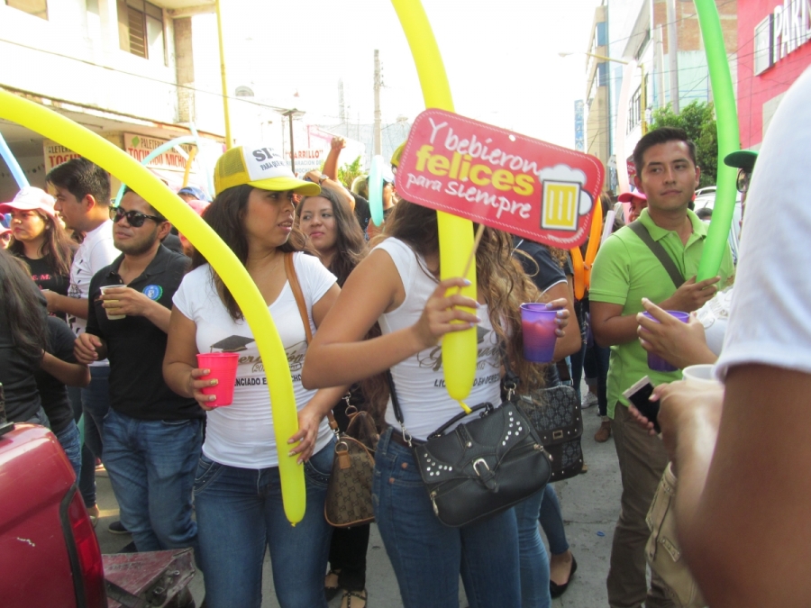 Festejan graduados de Psicología y Derecho