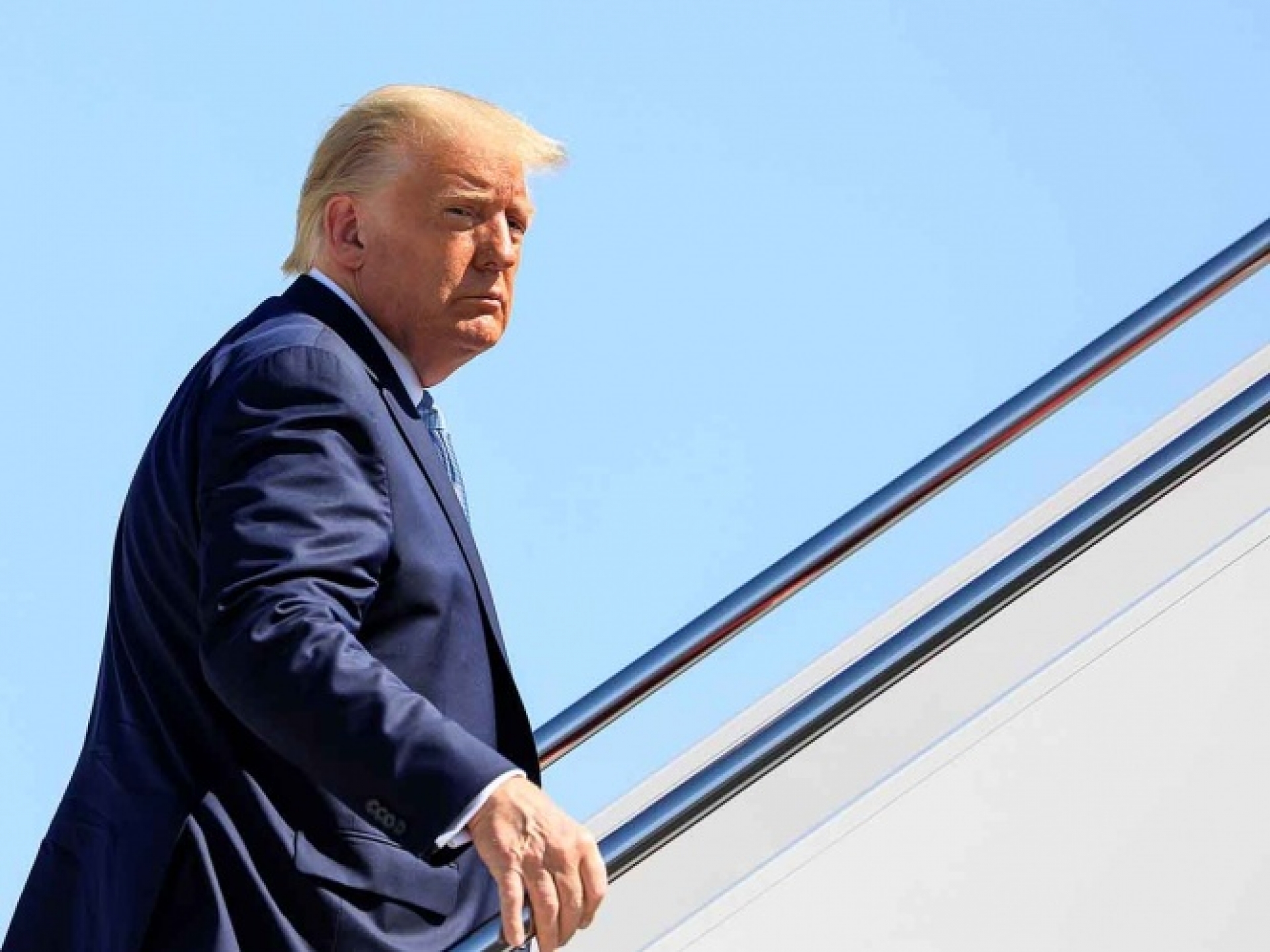 Trump impondrá peaje a autos que ingresen a EU desde México para pagar muro