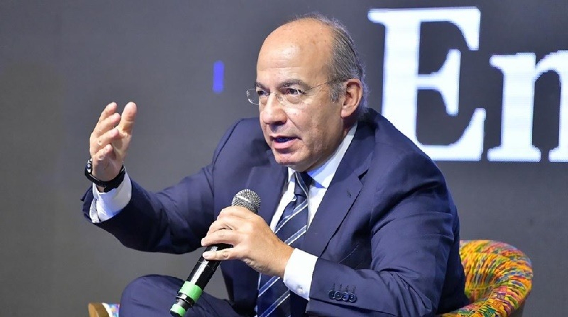 Pausa en relaciones con EU y Canadá sería un 'suicidio económico': Calderón