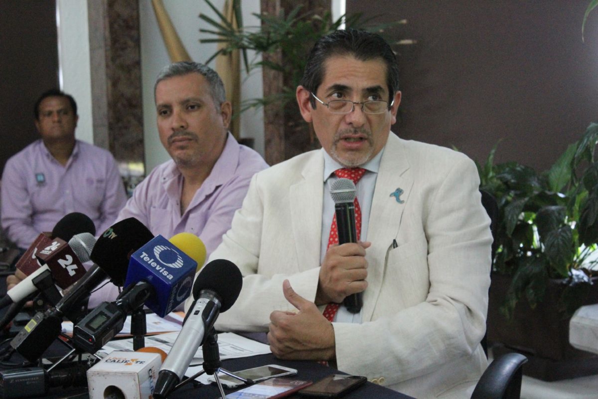 Confirman desabasto de cinco vacunas