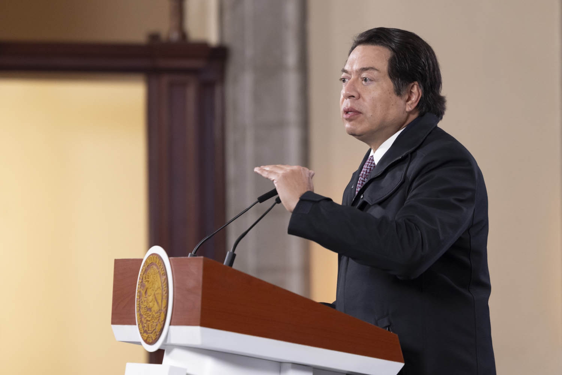 Persisten conflictos por la reforma educativa de Peña, reconoce Mario Delgado
