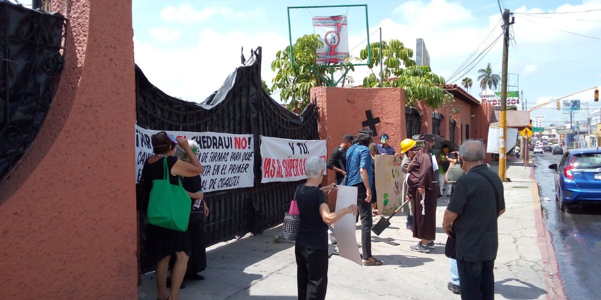 Frenada, la construcción de tienda departamental en Cuautla