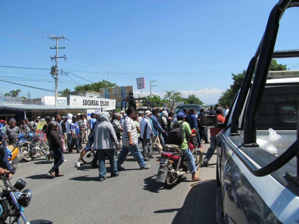 Otro enfrentamiento entre mototaxistas de Xoxocotla; agreden a reportera de La Unión de Morelos