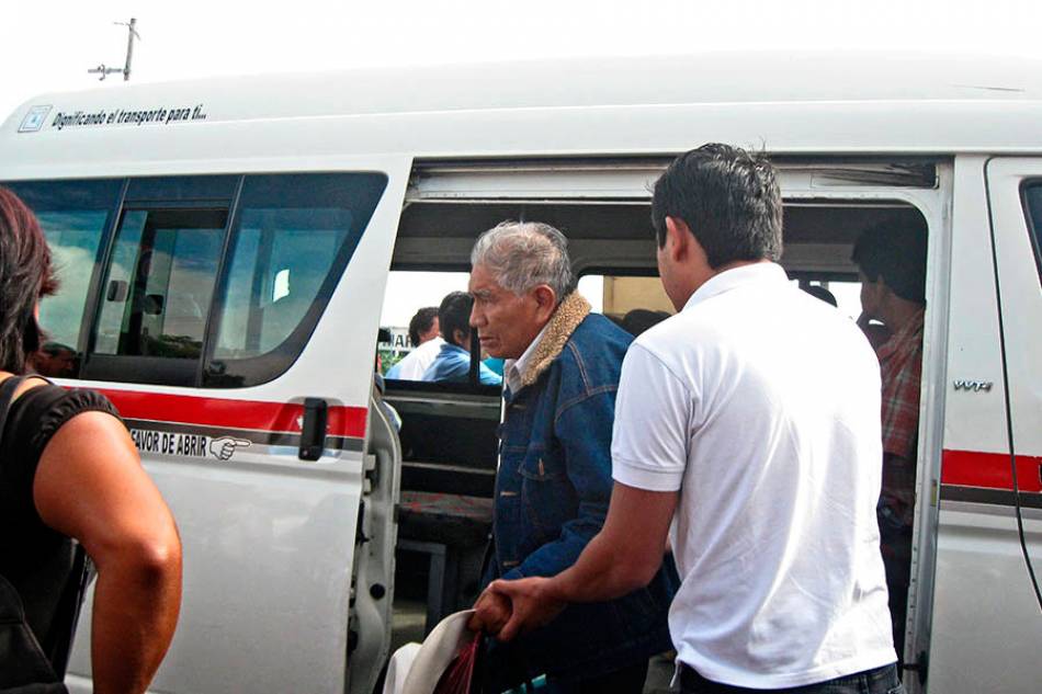Se quejan por la falta de transporte público para discapacitados