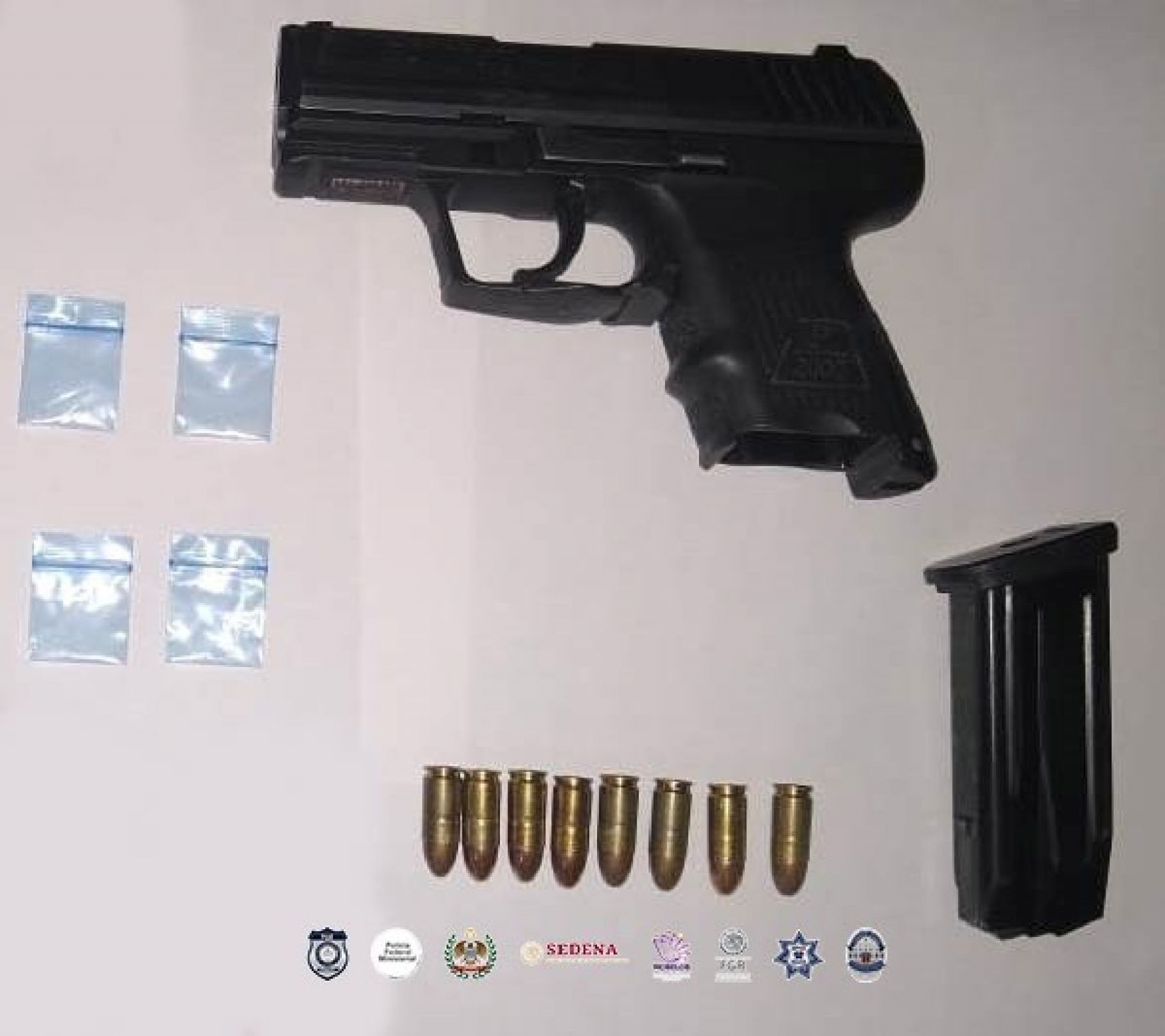 Lo descubrieron en posesión de una pistola y droga