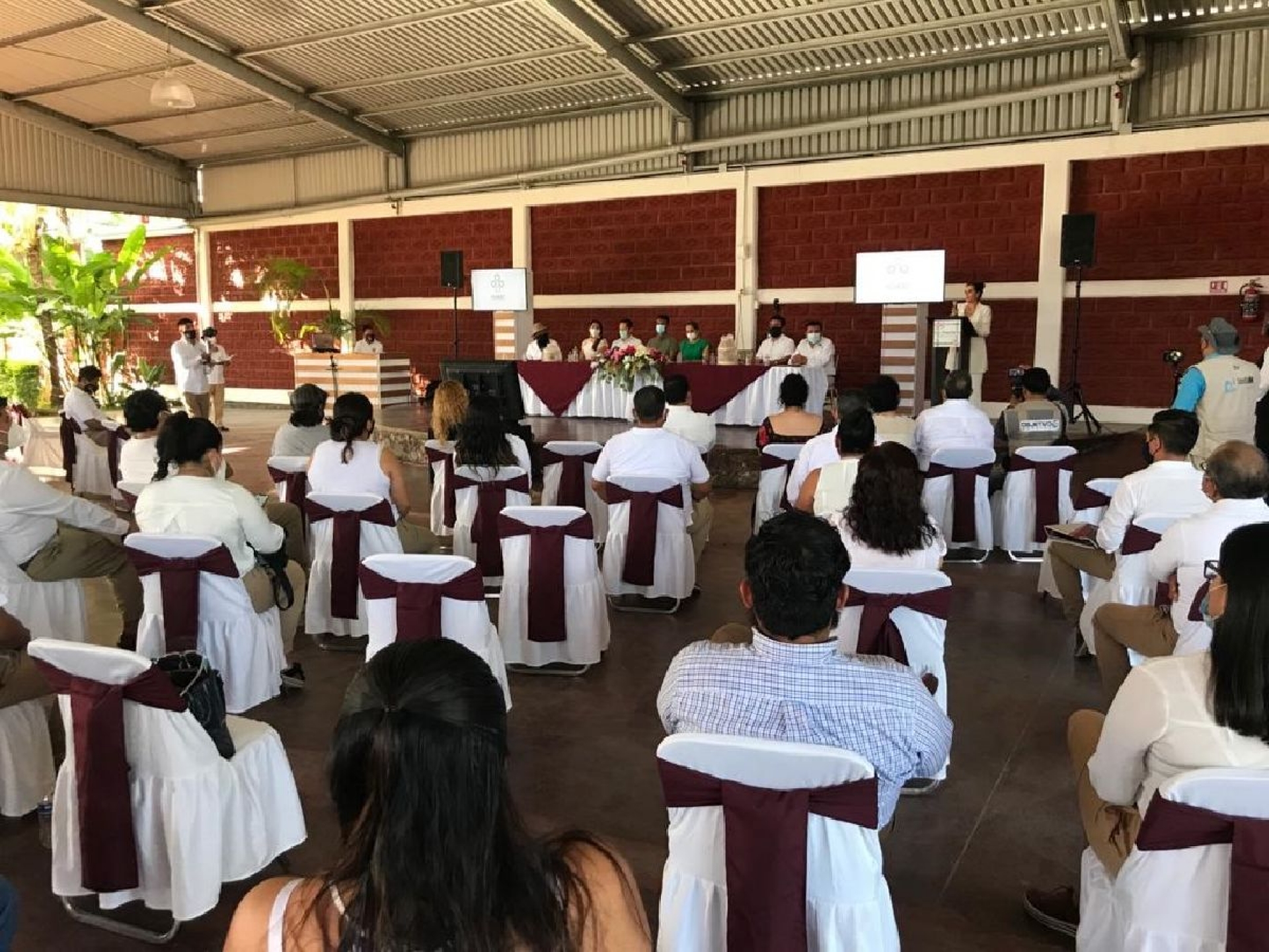 Piden empresarios de eventos sociales de Ayala apoyo para reapertura