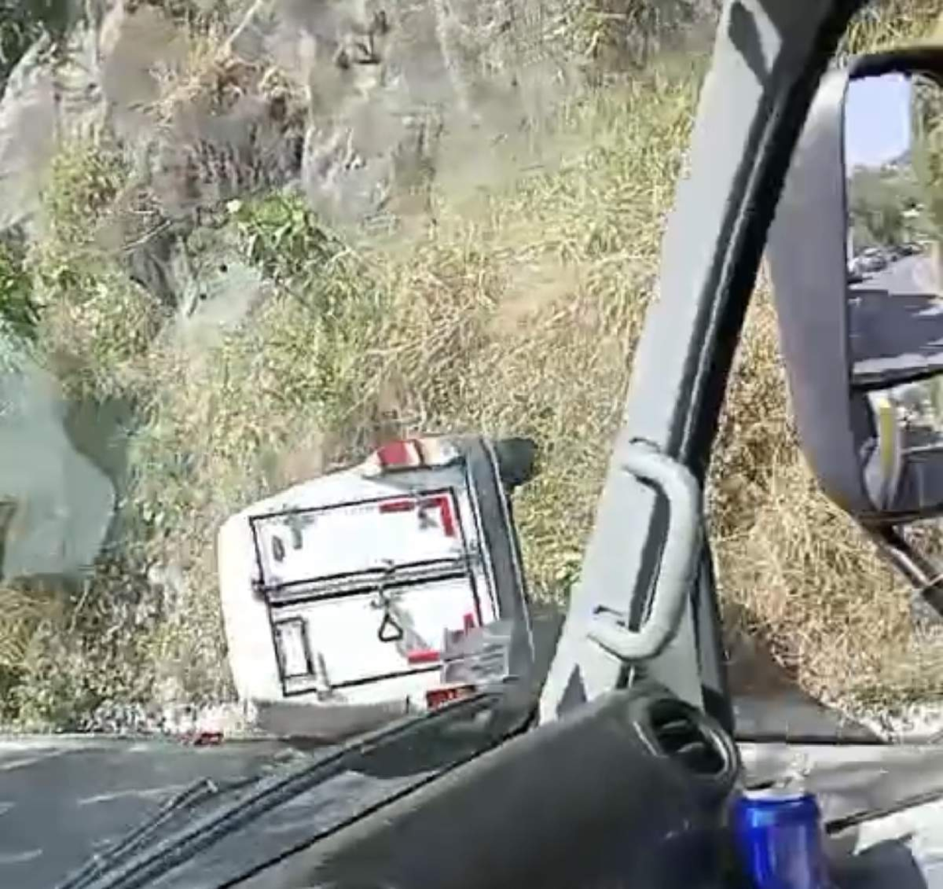 Vuelca una camioneta en el 'Cañón de Lobos'