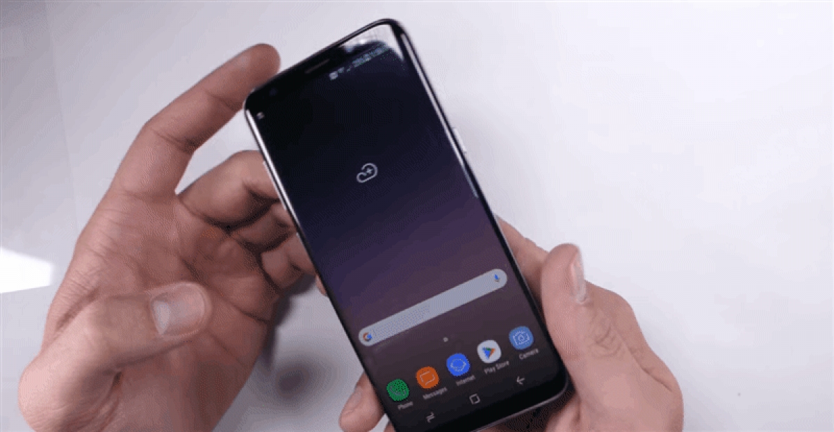 Fuego, cuchillas y fuerza bruta: prueban la resistencia del Galaxy S8 (y sale victorioso)