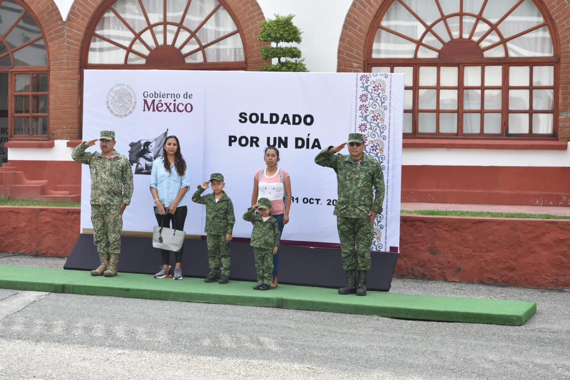 Llevan a cabo la ceremonia 'Soldado por un día'