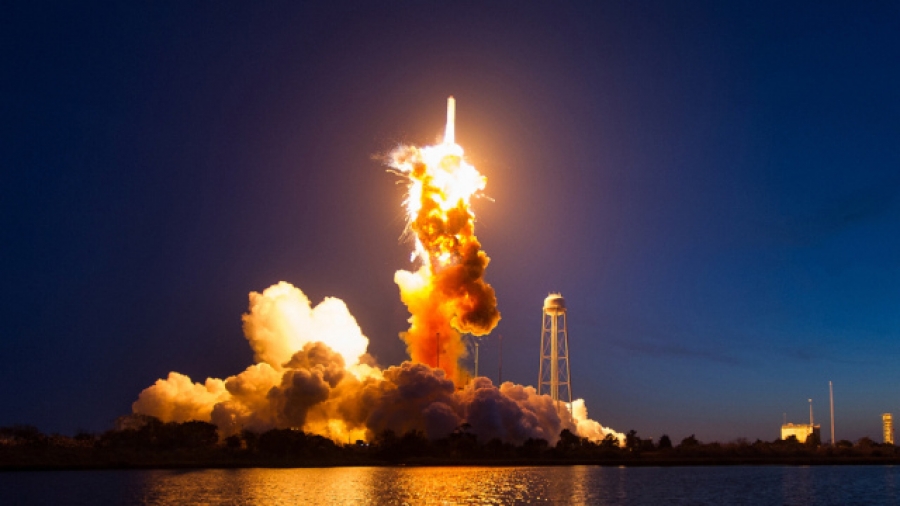La NASA publica fotos en alta resolución de la explosión del cohete Antares
