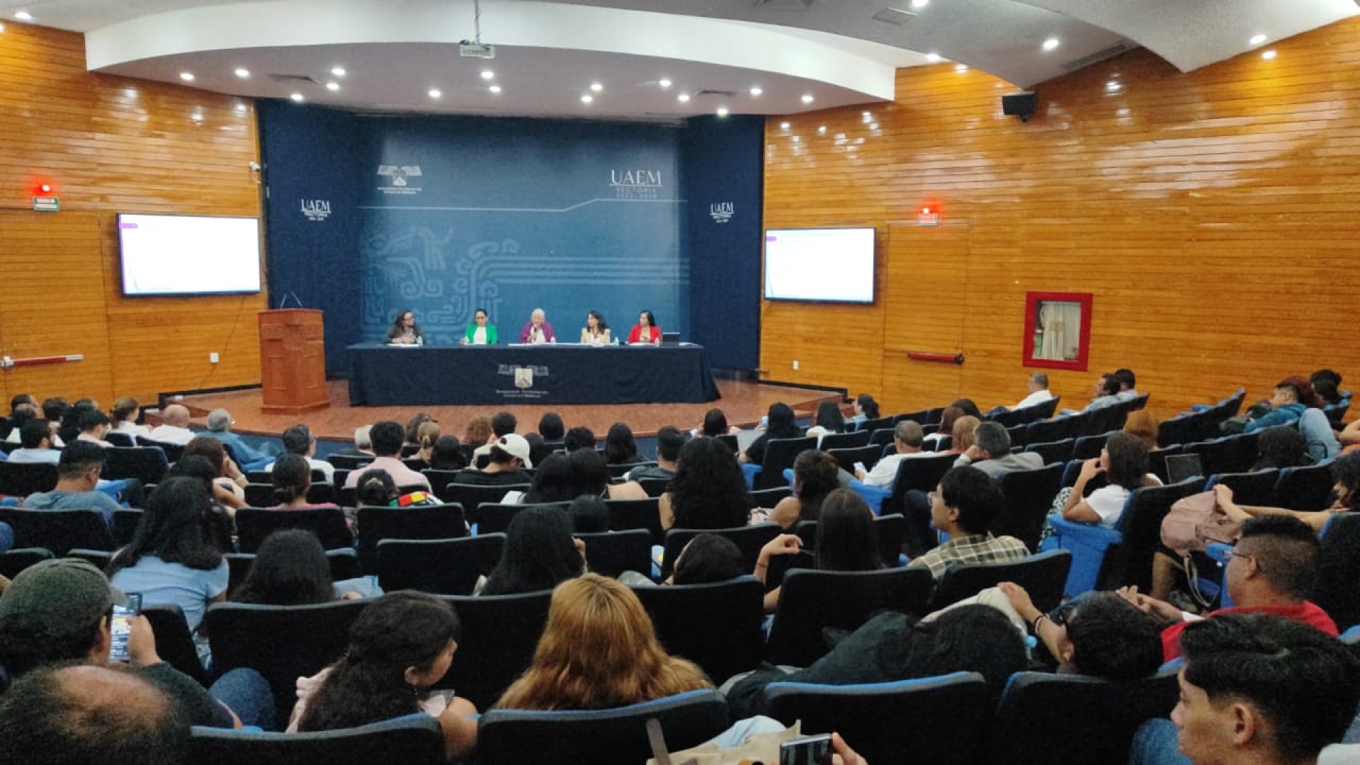 Llevan a cabo foro 'Diálogos de la revolución de la mujer' en la UAEM