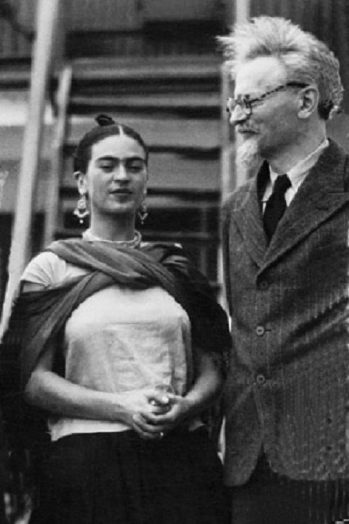 Presentan en Arteaga libro que narra historia de amor entre Kahlo y Trotsky