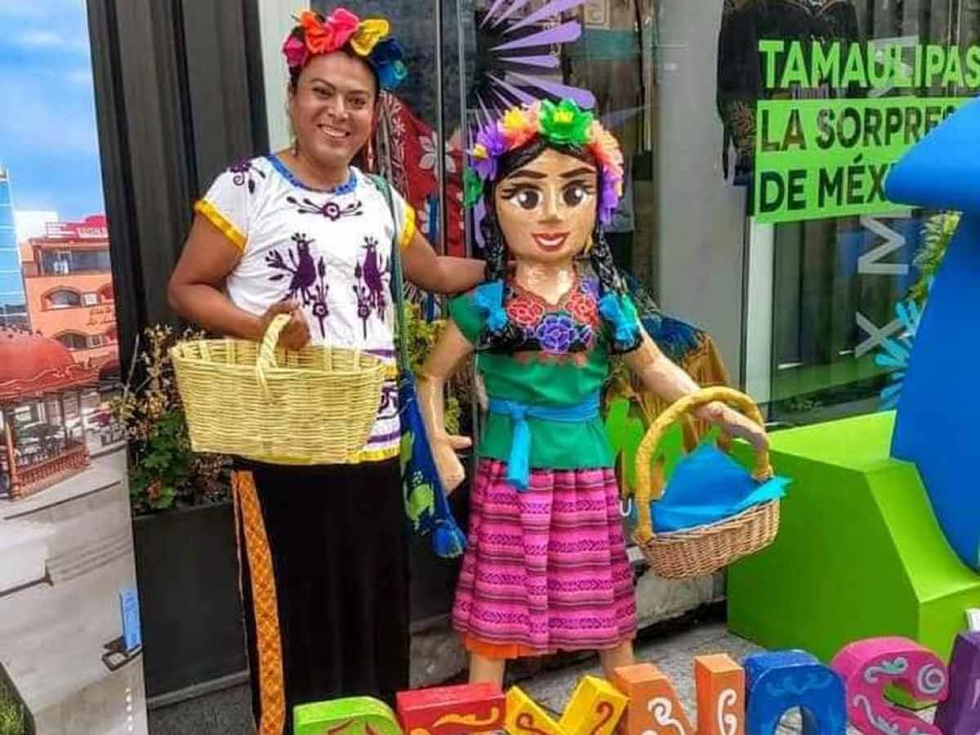 Lanzan Piñata y Llavero de #LadyTacosDeCanasta