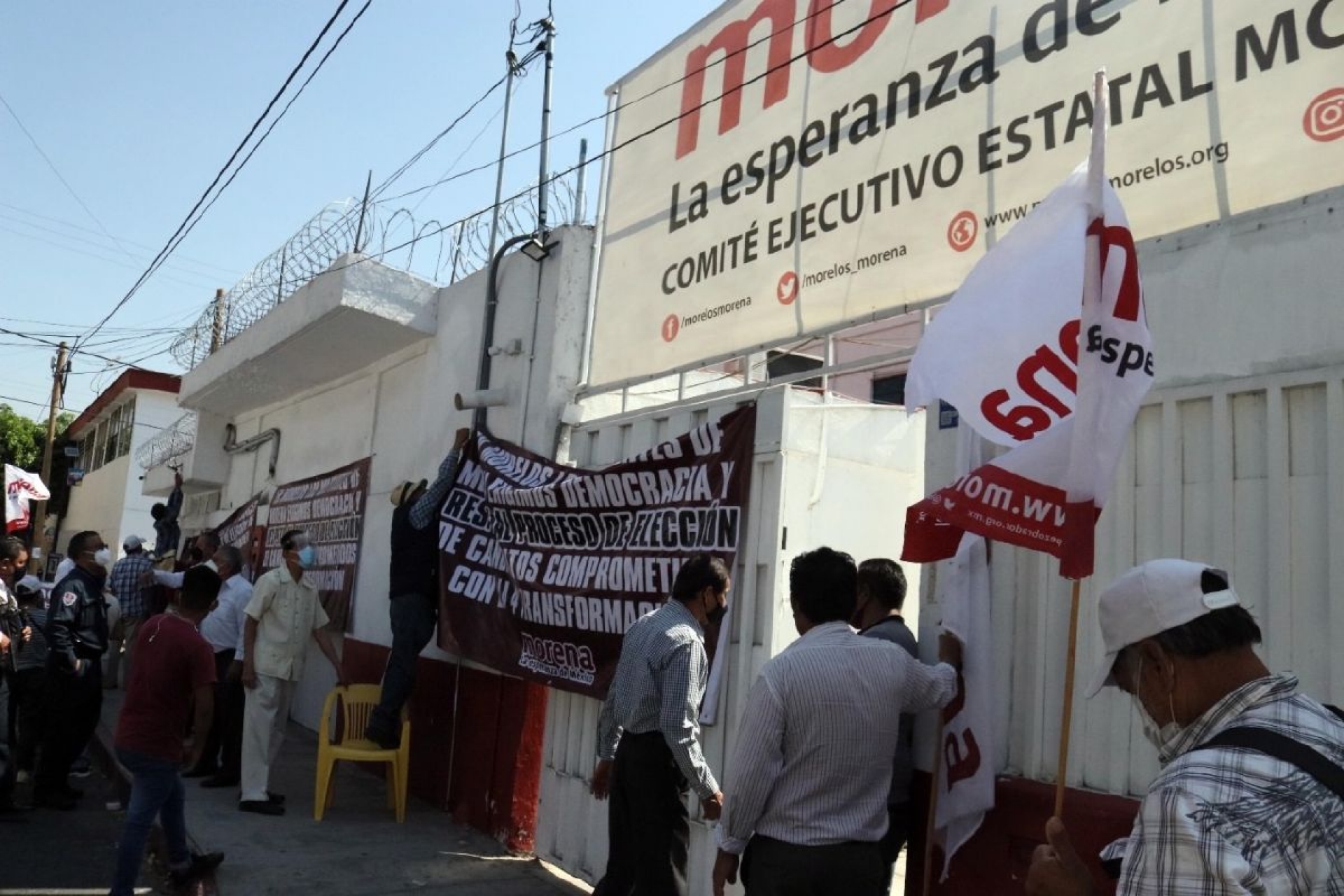Morenistas marchan por las calles de Cuernavaca