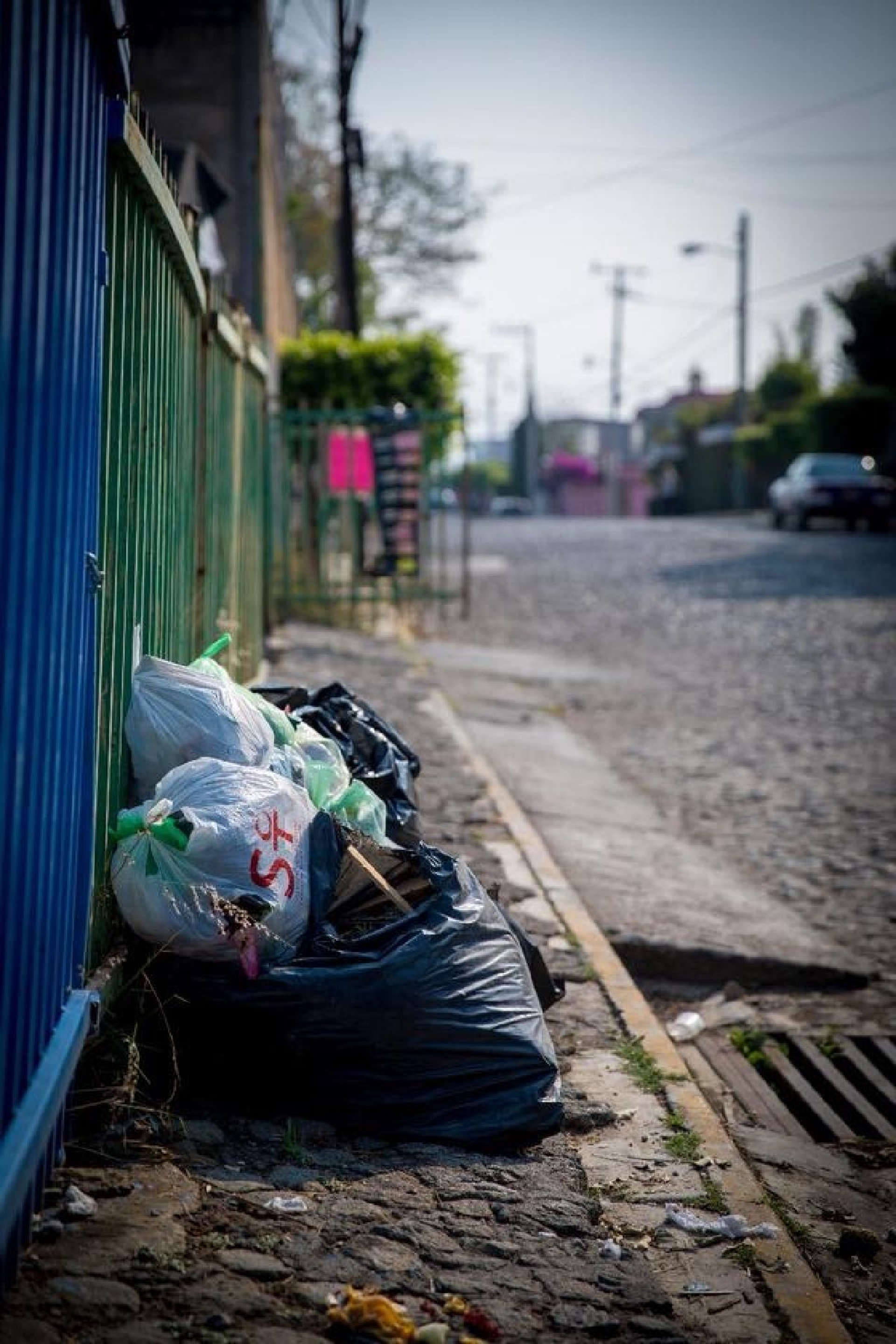 Llama Julio Yáñez a no tirar basura en las calles para evitar inundaciones