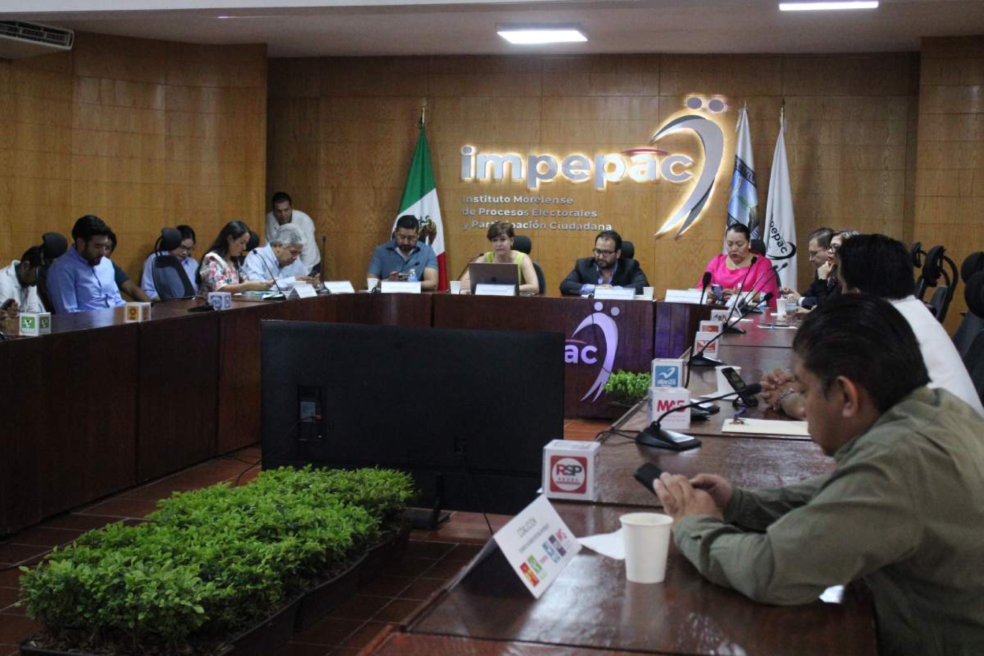 Consejeros electorales esperan bono millonario en septiembre