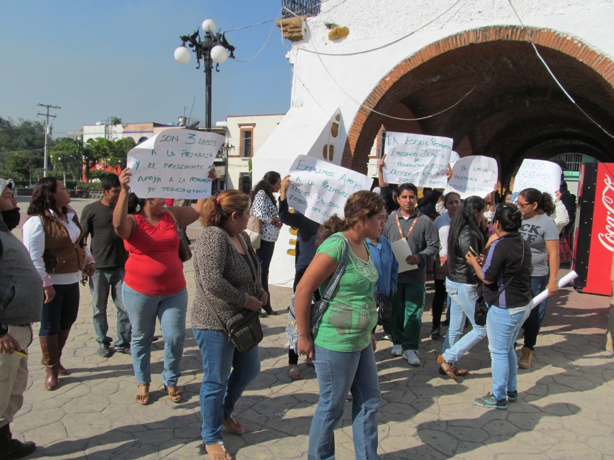Padres de familia de primaria de Tequesquitengo demandan seguridad