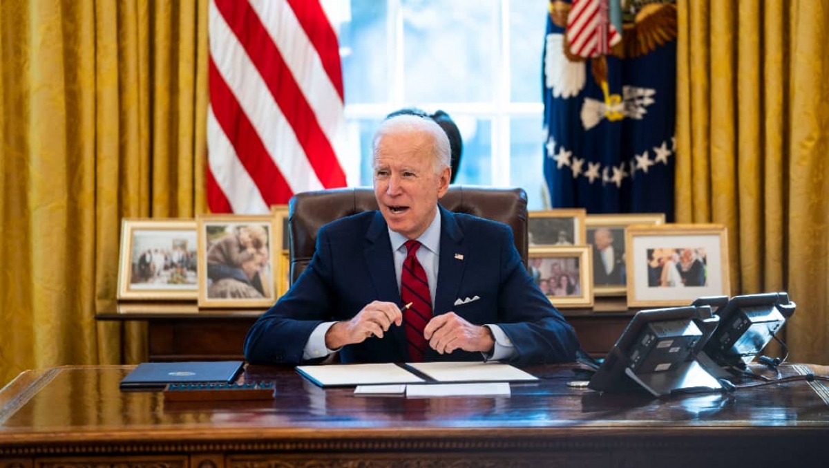 Estados Unidos sanciona a Rusia y expulsa a 10 de sus diplomáticos