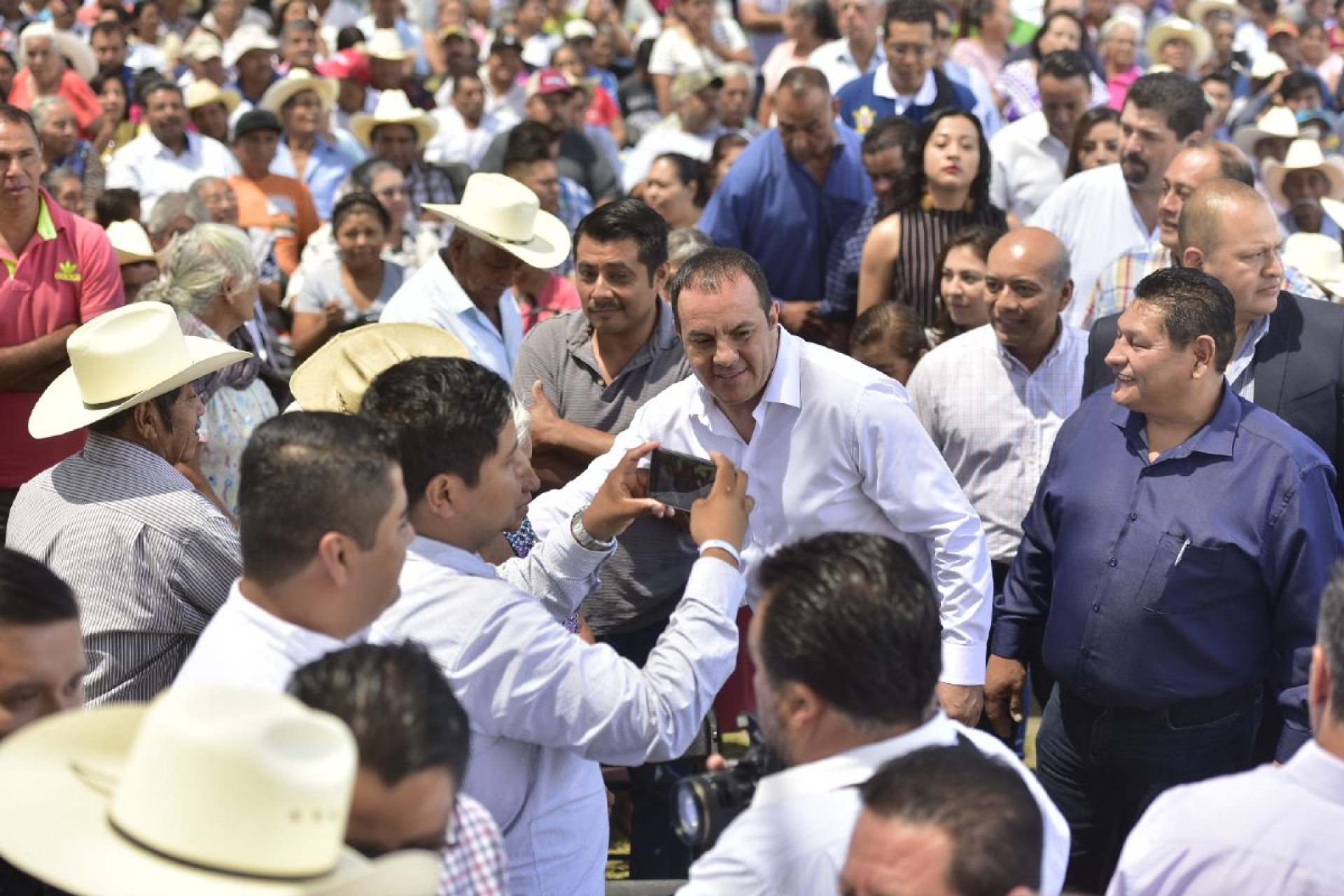 Entrega Cuauhtémoc Blanco apoyos para el campo sin favoritismos