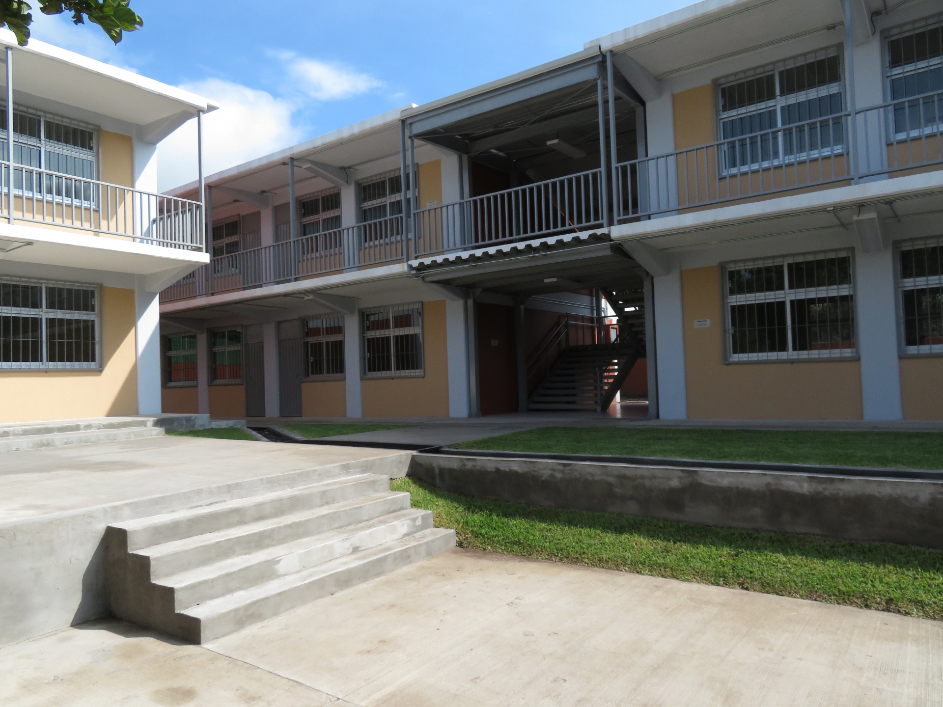 Fundación entrega escuela en Ticumán