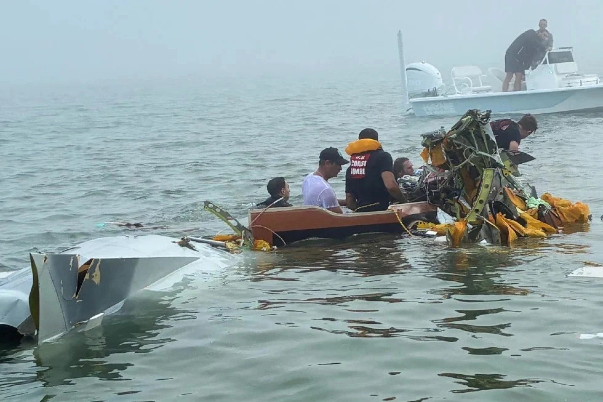 Cinco personas mueren tras caída de avión de la Marina mexicana en Texas