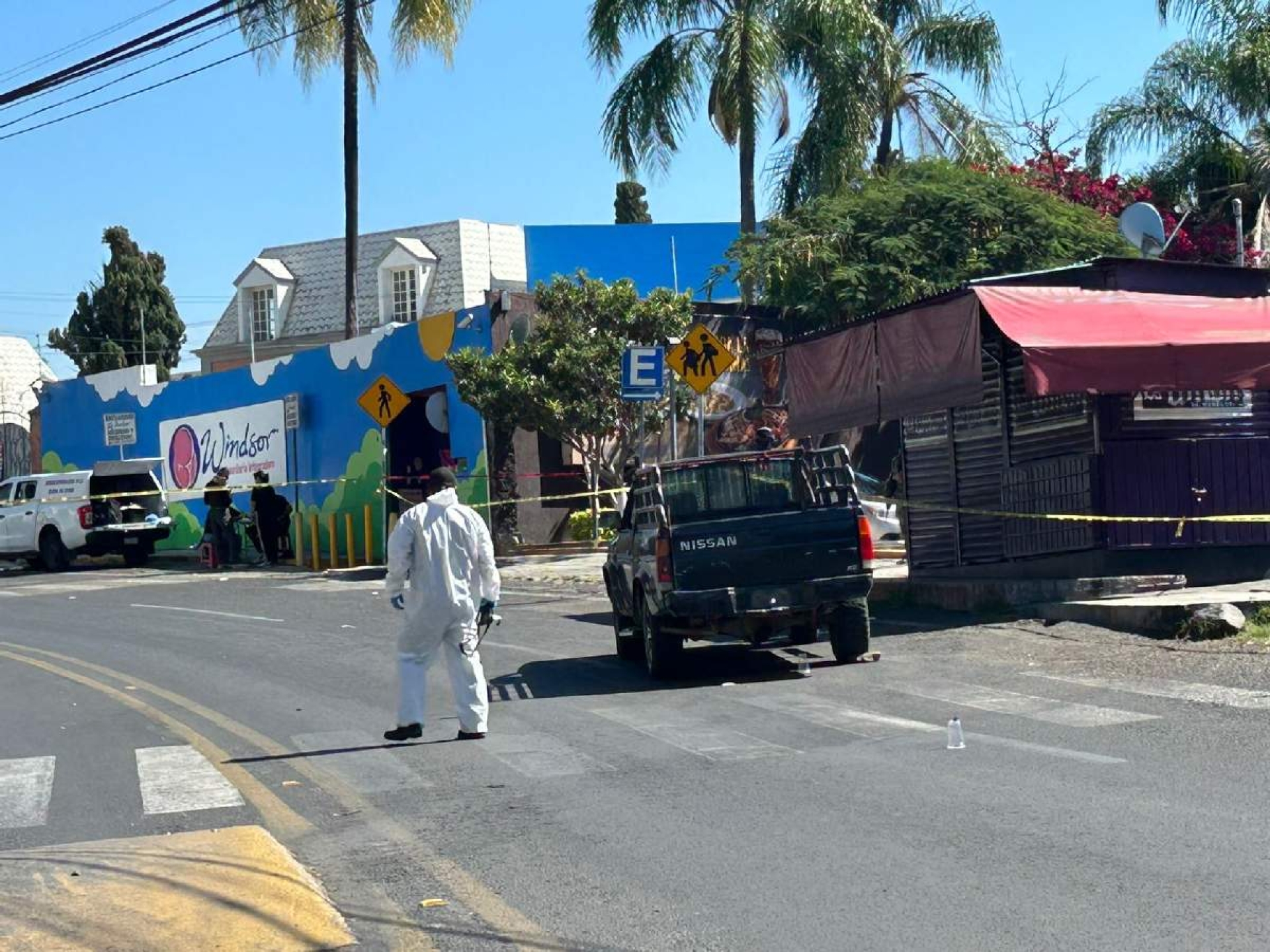 Fue acribillado frente a su esposa