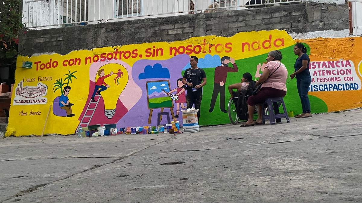 Personas con discapacidad pintan murales para ser vistos