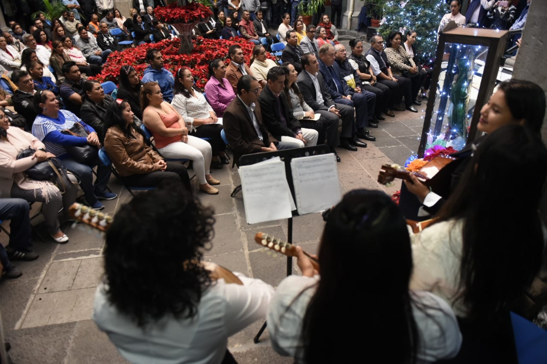 Se celebra misa en el Palacio de Gobierno