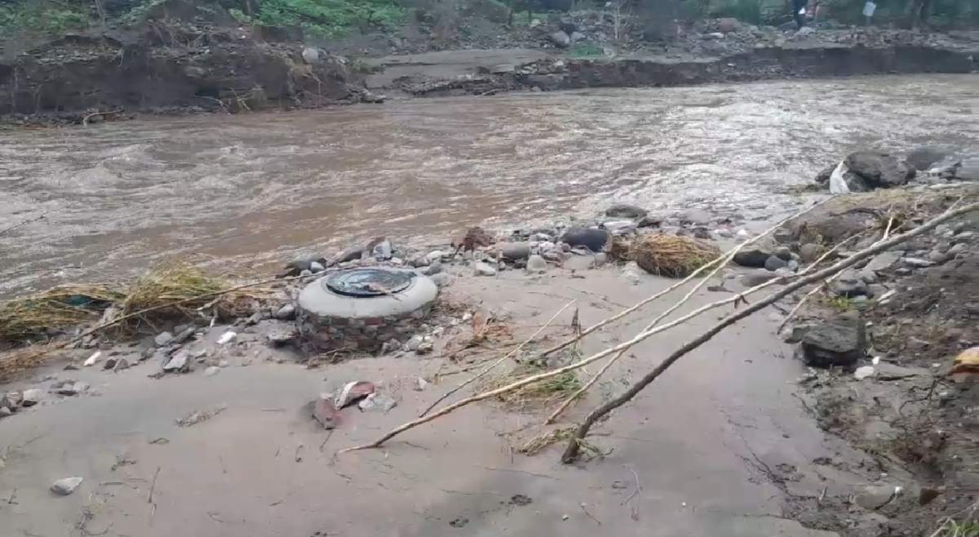 Prevalecen descargas de aguas negras en el río Tembembe