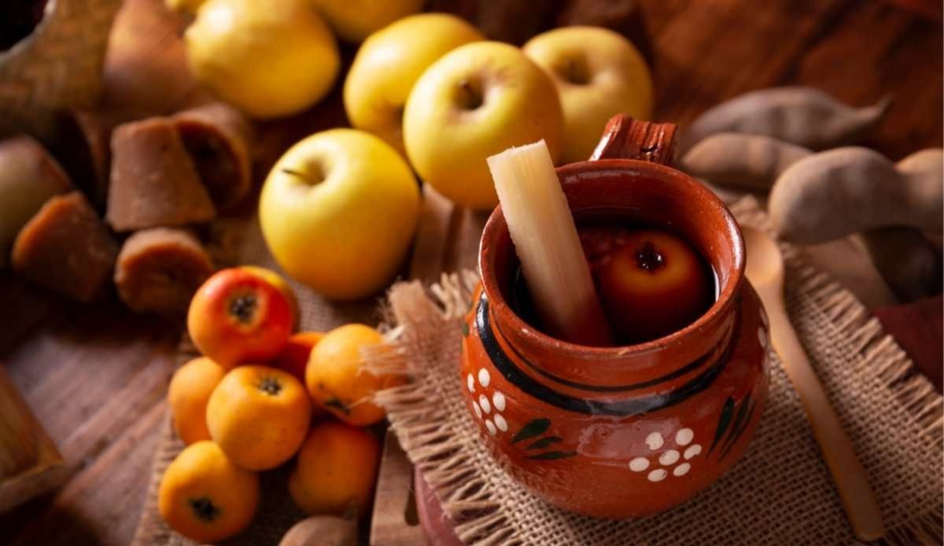 Ponche navideño: una bebida tradicional que nutre y fortalece en invierno