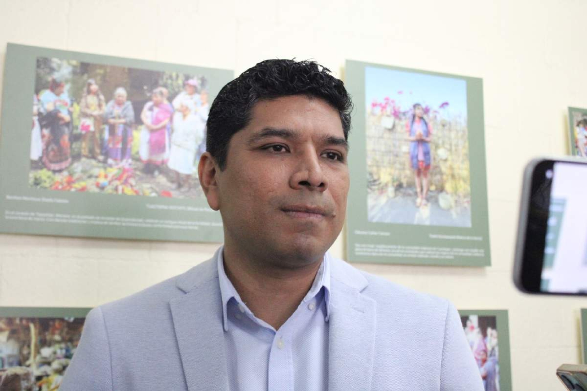 Falta material de curación en hospitales, reconoce secretario