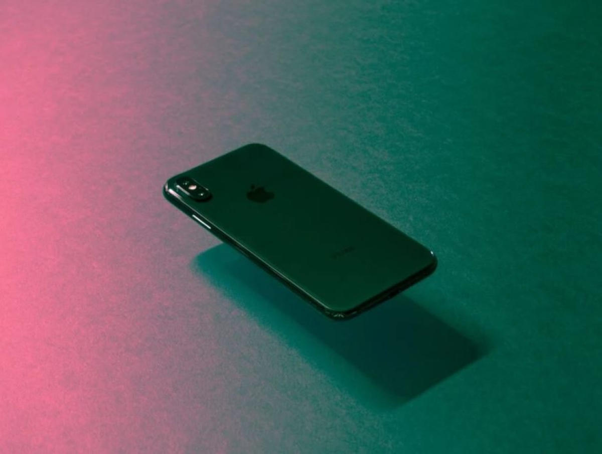 Venden el primer iPhone con USB-C en casi 2 millones de pesos