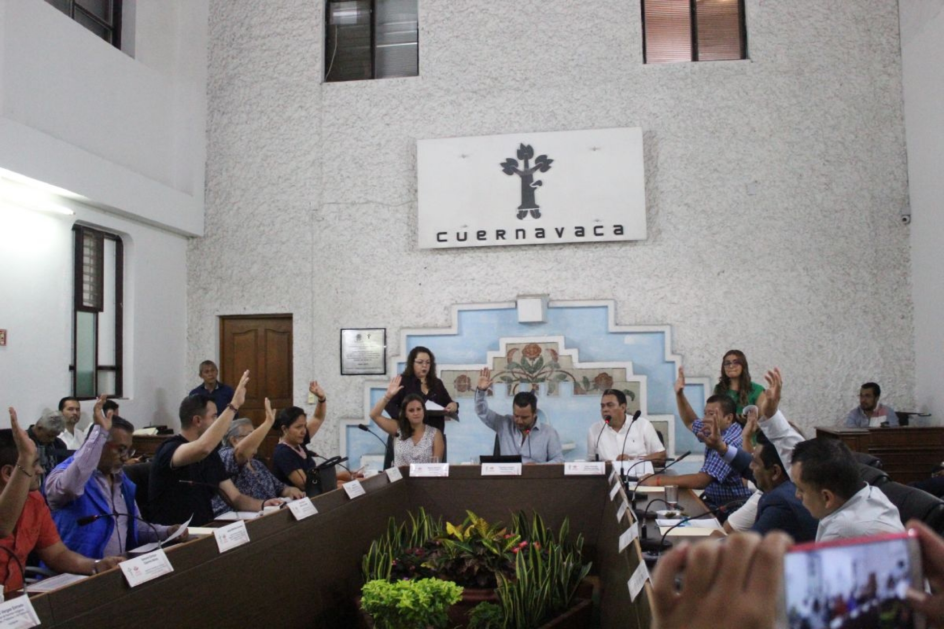 Autoriza el cabildo ausentarse al presidente municipal por cinco días