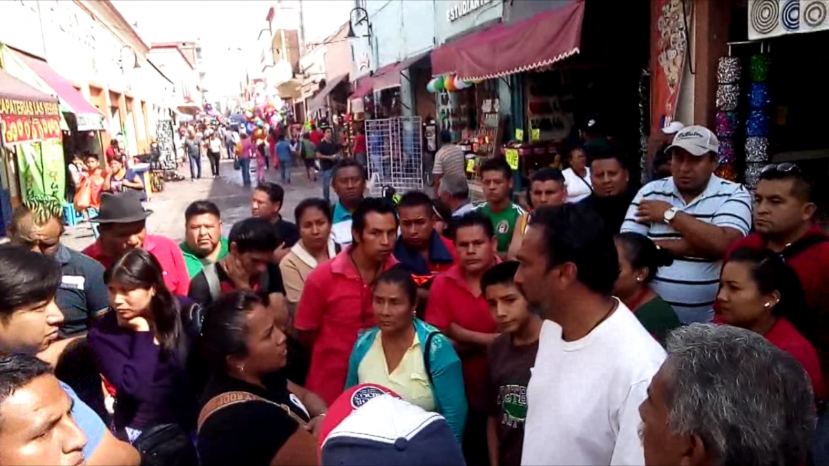 Insisten comerciantes ambulantes en invadir el zócalo de Cuautla