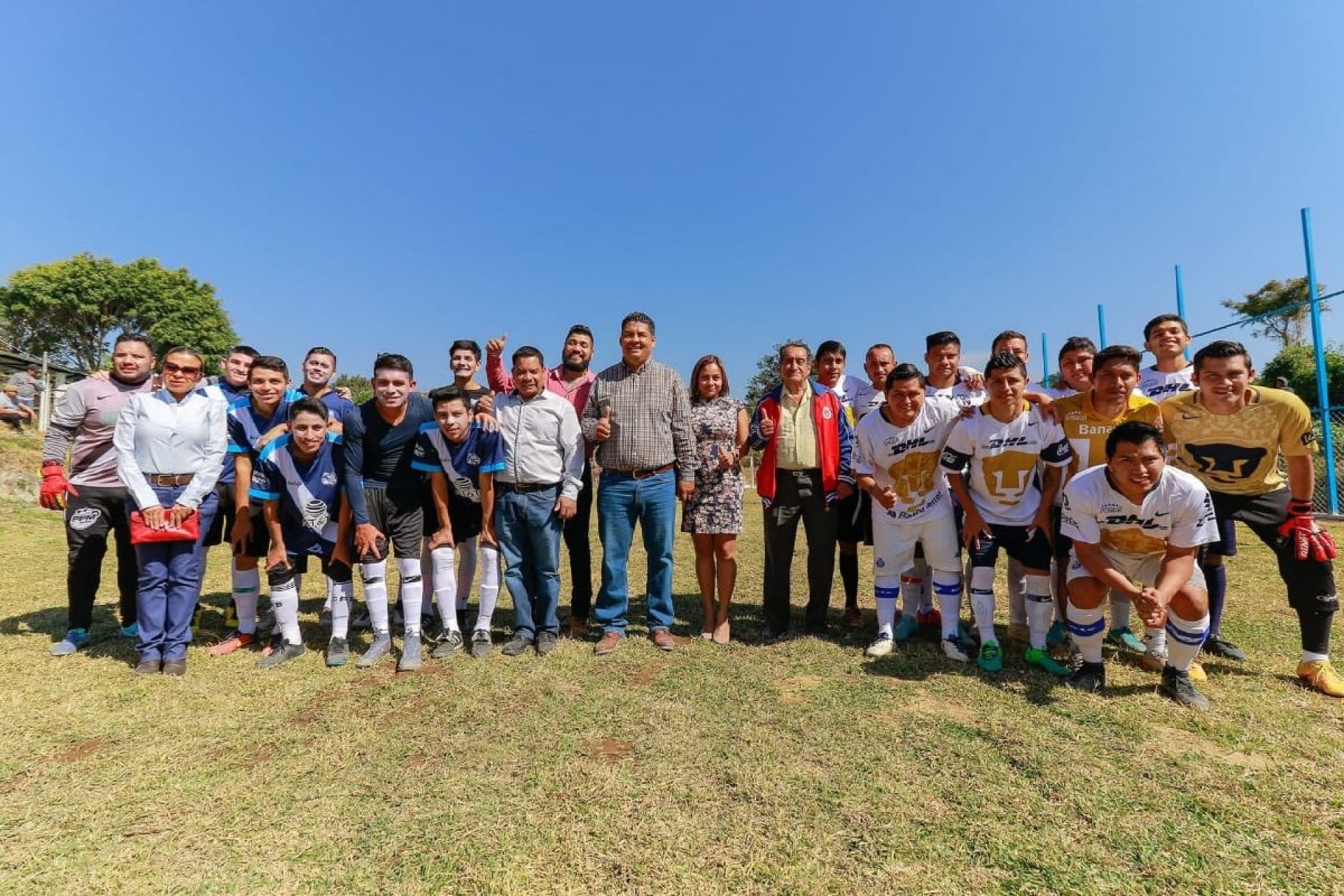 Inaugura el alcalde de Yecapixtla una cancha de futbol 7