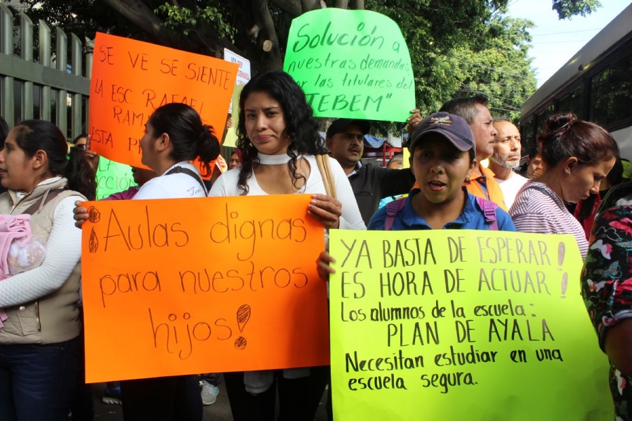 Padres de familia exigen reapertura de escuelas primarias